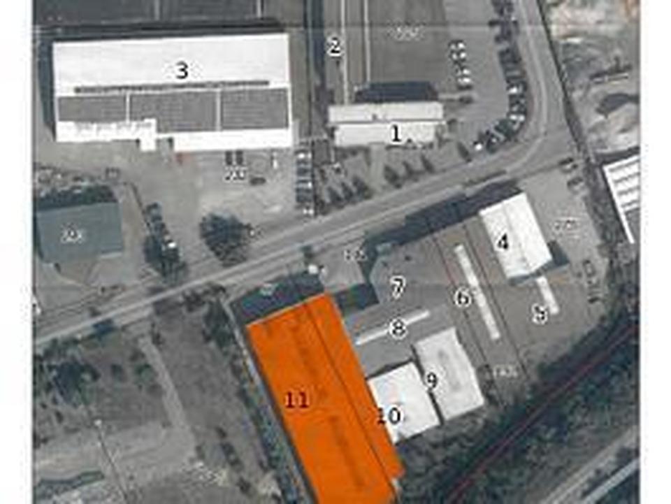 Moderne Industriehalle mit Portalkran, LKW-Rampe und optimaler Anbindung – Bild 10