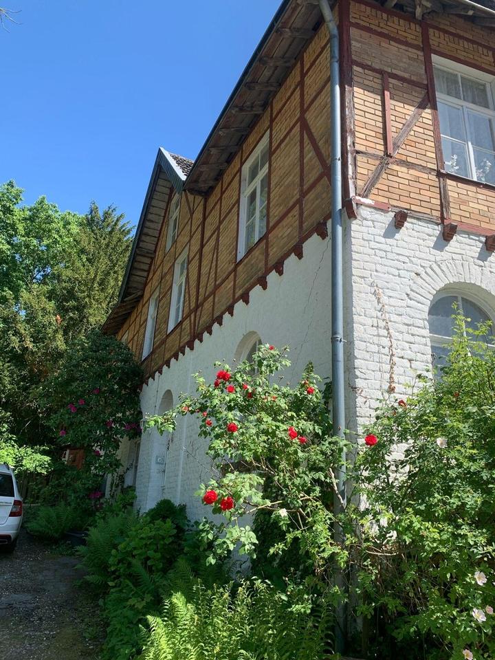 Altbau mit großem Grundstück zentral in Laurensberg (Nähe Uni und Uniklinik)