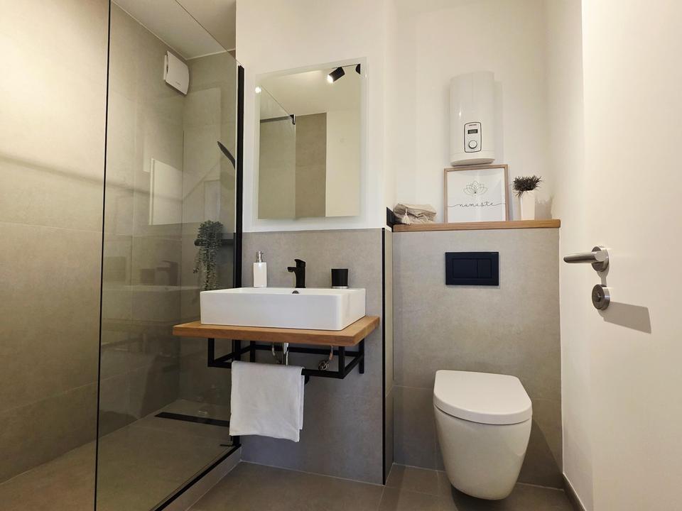 Sofort einziehen: Stilvoll sanierte Eigentumswohnung mit Sonnenbalkon im schönen Findorff – Bild 8