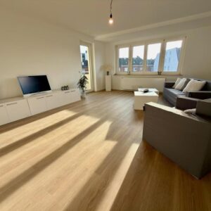 3-Zimmer-Wohnung mit Balkon, luxuriös saniert - provisionsfrei