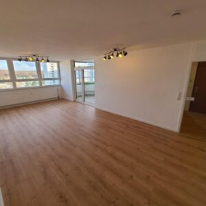 2,5-Zi.-Wohnung mit Einbauküche, Bad, Balkon und Tiefgaragenplatz (Darmstadt)