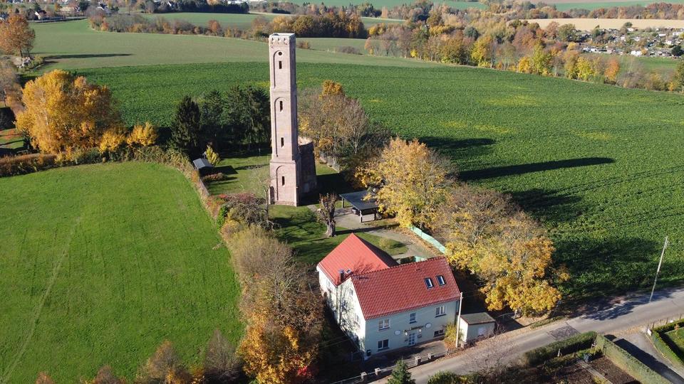 Seltene Gelegenheit: Döbelner Holländerturm mit Wohnhaus und 2.770m² Grundstück