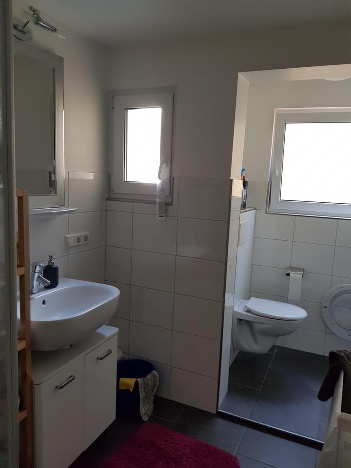 Schönes, möbliertes Zimmer in 4-WG in guter Lage von S-Wangen! – Bild 4