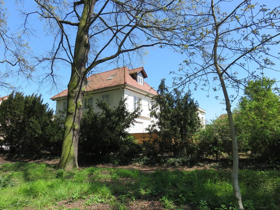 Sonnenterrasse und Saunalandschaft nahe Spandauer Forst – Bild 4