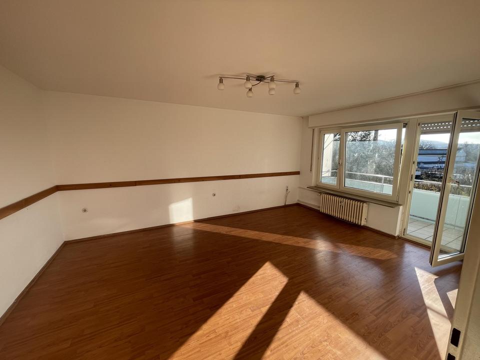 Helle 4-Zimmer Wohnung mit Balkon und Garage in Metzingen