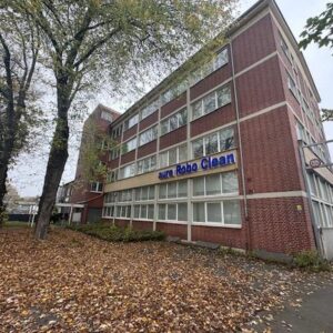 Büro/Lagerflächen incl. ca 50 Parkplätze  in zentraler Lage ca 2100 QM 2.95 € QM