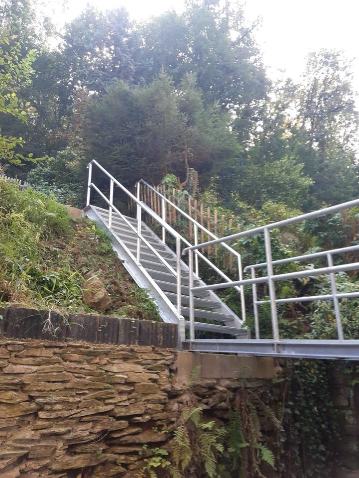 Super sanierte 4-Raum Dachgeschoss WE mit neuer Einbauküche – Bild 4