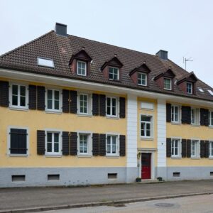 Erstbezug nach vollständiger Sanierung in schönem Altbau