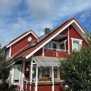 Wunderschönes schwedenrotes Holzhaus am Feldrand - von Privat