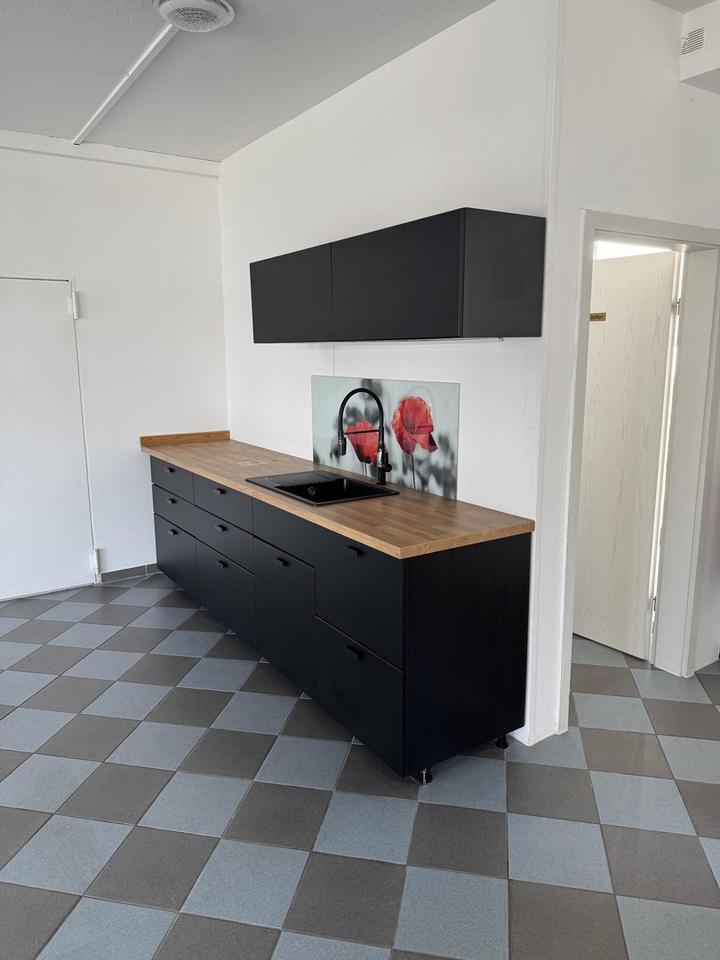 Ladeneinheit / Büro / Praxis / Lager mit 8 Stellplätzen – Bild 13