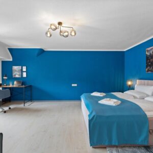 90 m² Design-Apartment mit Balkon | 2 Min zum Bhf | möbliert | auf Zeit