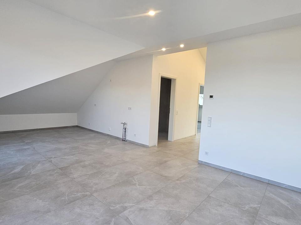 ** Exklusive 3-Zimmer- Dachgeschosswohnung im Herzen von Waldbröl !** – Bild 8