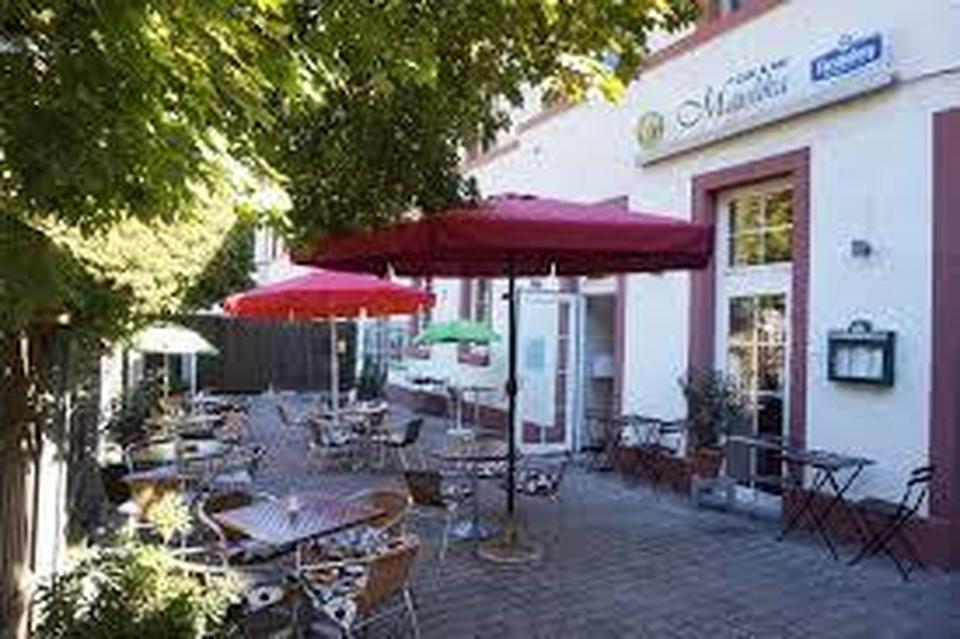 Neu renovierte Fabrikkneipe / 90 Sitzplätze innen 90 Plätze außen