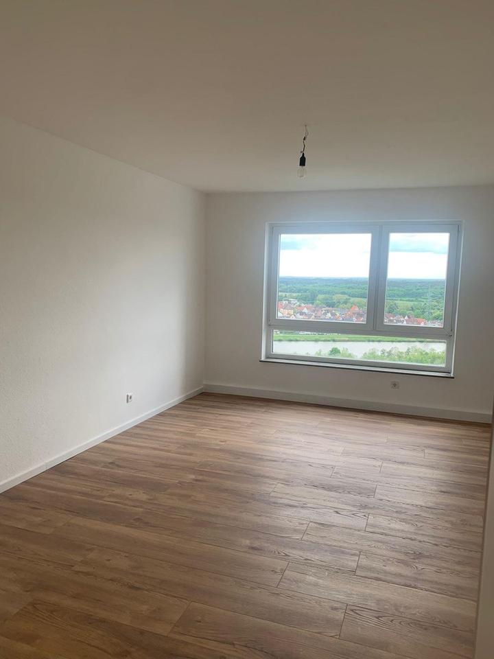 Wohnen über den Dächern: 4-ZKB mit traumhaftem Ausblick in Mainaschaff – Bild 3