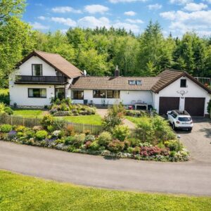 Landhaus Anwesen in exponierter Aussichtslage auf einem Höhenzug nahe Nürburgring provisionsfrei
