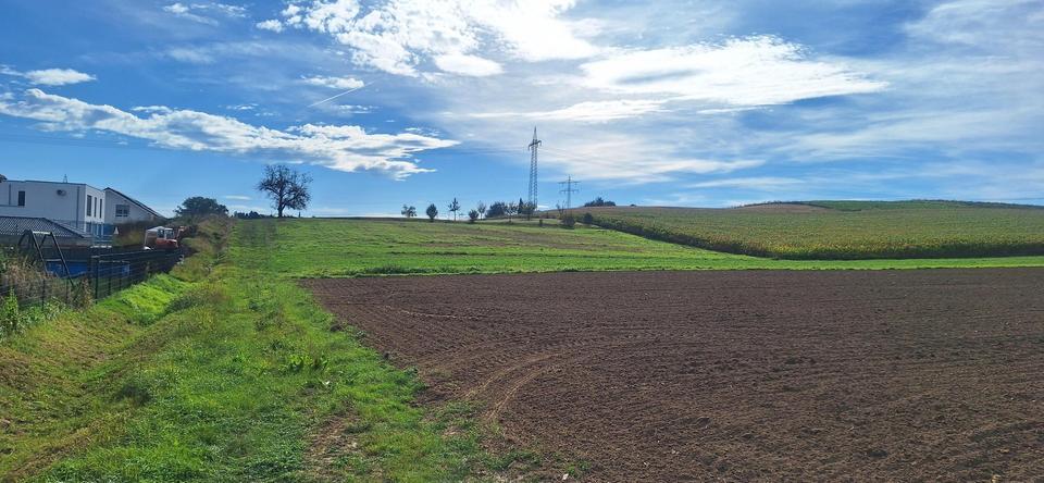 Baugrundstück in ruhiger Lage und sehr nahe den Feldern