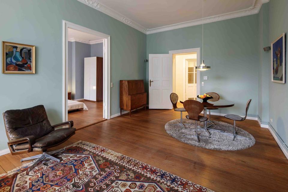 Bezugsfreie sonnige, top-sanierte 3-Zi-Altbauwhg mit Erker beim Lausitzer Platz