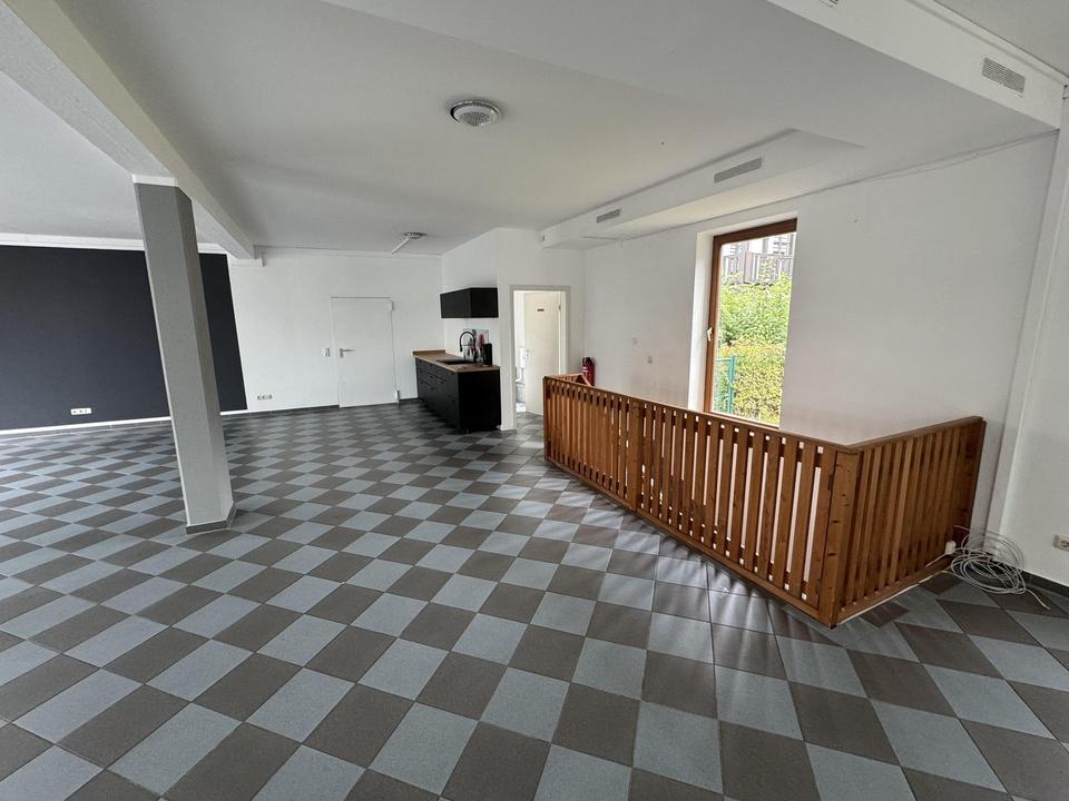 Ladeneinheit / Büro / Praxis / Lager mit 8 Stellplätzen – Bild 9