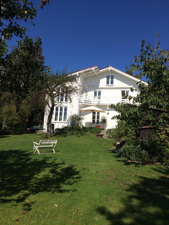 Traumhaftes Landhaus mit idyllischem Garten am Wörthsee