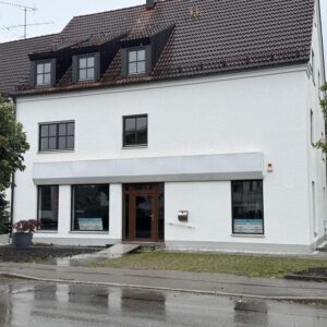 Ladeneinheit / Büro / Praxis / Lager mit 8 Stellplätzen