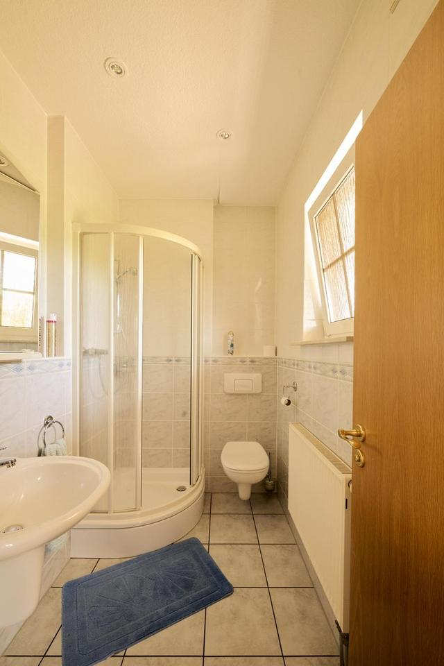 Großzügiges Einfamilienhaus auf traumhaft schönem Grundstück – Bild 25