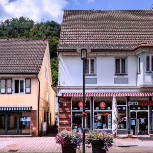 Unsere letzten 8% er - Top Rendite - jeweils mit Privatwohnungen & Gewerbeeinheit