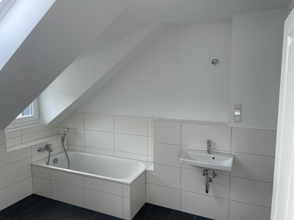 Bad Soden 132 QM Kernsaniert in einem 2 Familien Haus – Bild 3