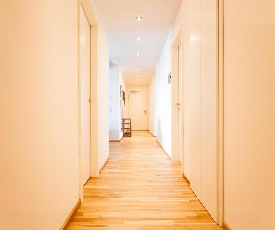 *wunderschönes Wohnambiente, 4 Zi, ca. 108 m², inkl. EBK, lux. Möblierung u. Balkon, zentrumsnah* – Bild 12