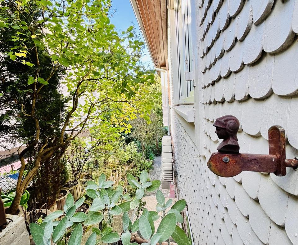 Schönes 2-Familienhaus mit zwei weiteren Zimmern im Gartengeschoss und ausbaufähiges DG! – Bild 3