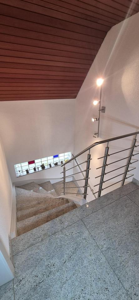 Sehr gepflegtes Ein-/ Zweifamilienhaus in Lomersheim, Garten, Balkon, Garage, – Bild 9