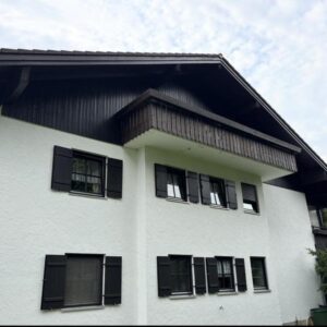 Charmante ruhige 2-Zimmer-Wohnung mit großem Balkon inkl. Tiefgarage zu verkaufen