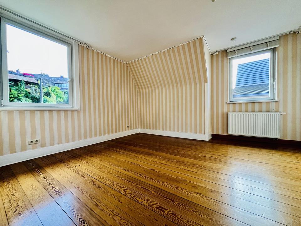 Schönes 2-Familienhaus mit zwei weiteren Zimmern im Gartengeschoss und ausbaufähiges DG! – Bild 23