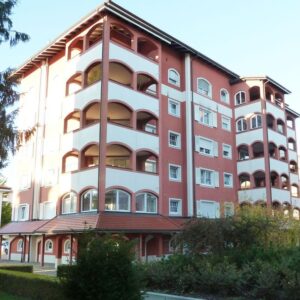 Helle & großzügige 2-Zimmer-Wohnung mit großem 16 m² Balkon, Aufzug und Einzelgarage in Tiengen