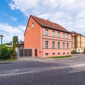 Stadthaus mit 3 Wohneinheiten & 1 Gewerbe/Restaurant in Gransee