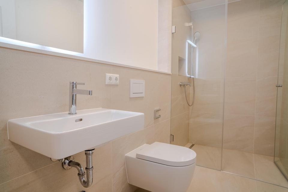 NEUBAU / Erstbezug / Toplage 3-Zimmer-Wohnung (Souterrain) Komplette Etage – Bild 6