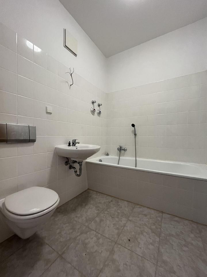 5-Raumwohnung im 2. OG in ruhiger Lage – Bild 9