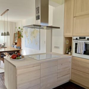 Provisionsfrei & Bezugsfertig: Ruhige lichtdurchflutete 6-8 Zimmer-Wohnung in Park- und Seenähe