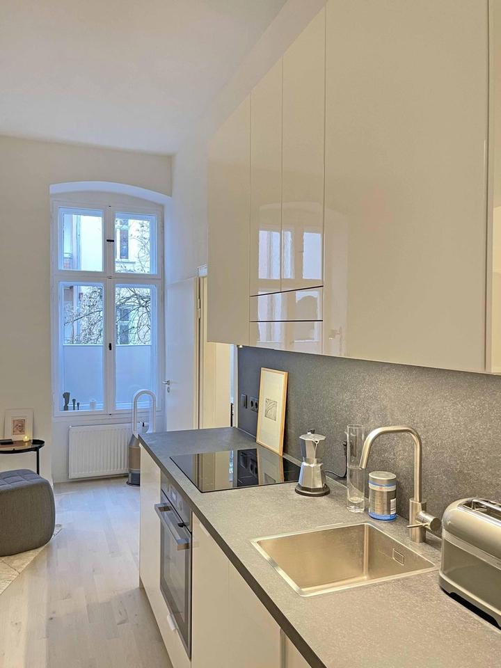 Seltene Gelegenheit - kernsanierte und bezugsfreie Wohnung am Zionskirchplatz – Bild 2