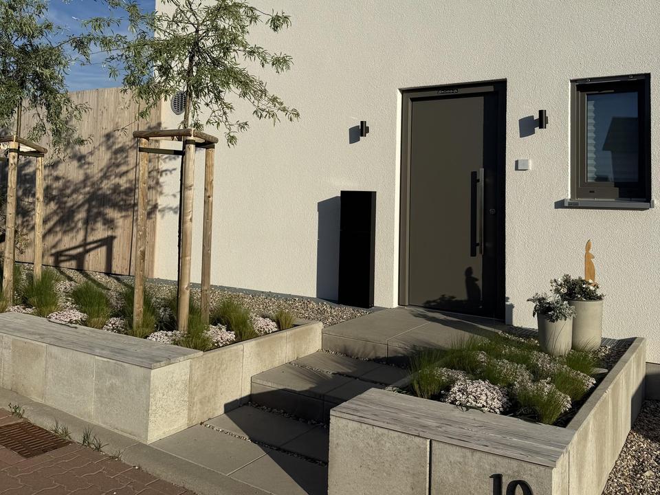 Besonderes Einfamilienhaus mit Blick auf die Weinreben