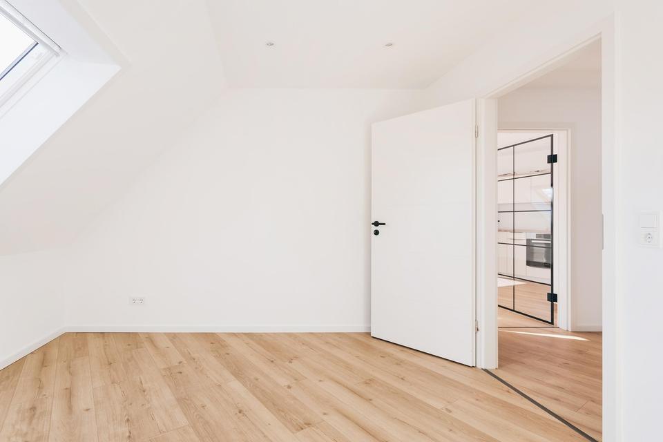 Helle Zwei-Raum-Wohnung mit offener Wohnküche in Top-Lage! – Bild 10