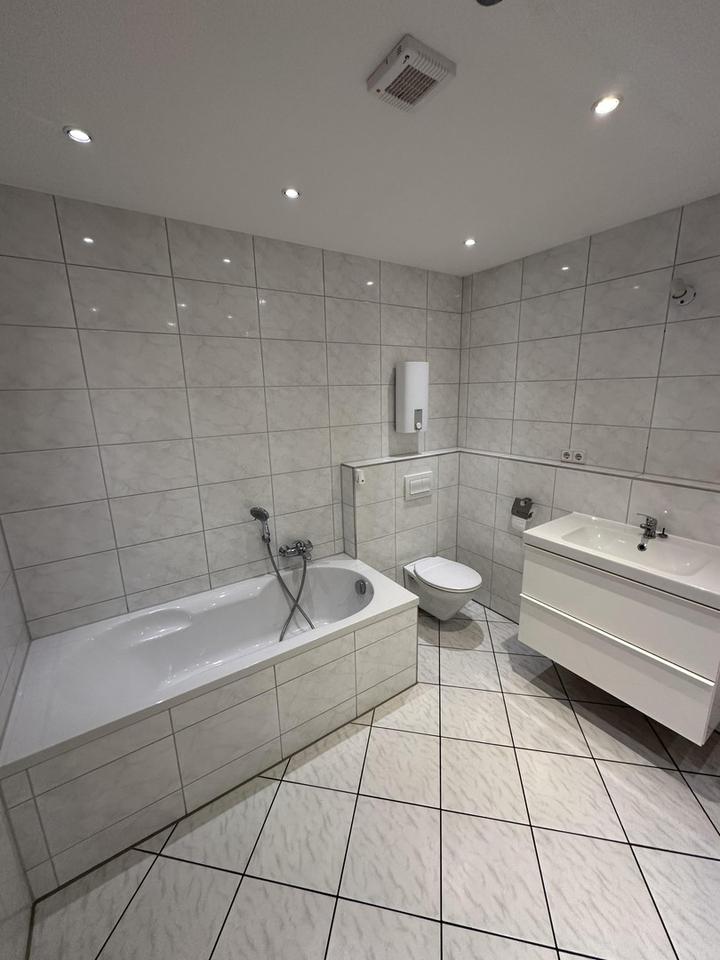 142 m² Wohnfläche - 4 Zimmer Wohnung in Berching inkl. EBK, 2 Stellplätze – Bild 4