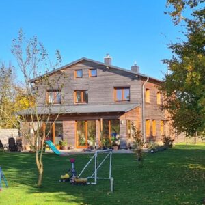 Energieeffiziente Freiheit: Viel Platz im Neubau und Altbau (2018/1946) auf 1,25 ha, 9 Zimmer