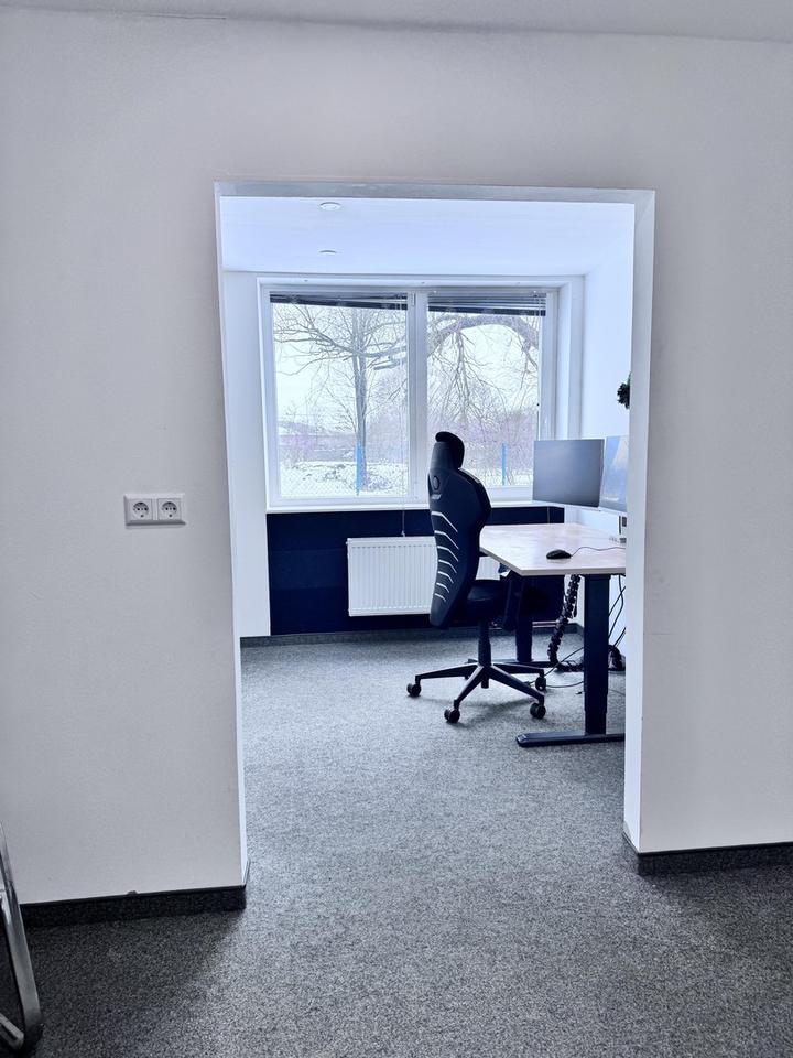 Lagerhalle / Produktionshalle mit Büroräumen – Bild 6