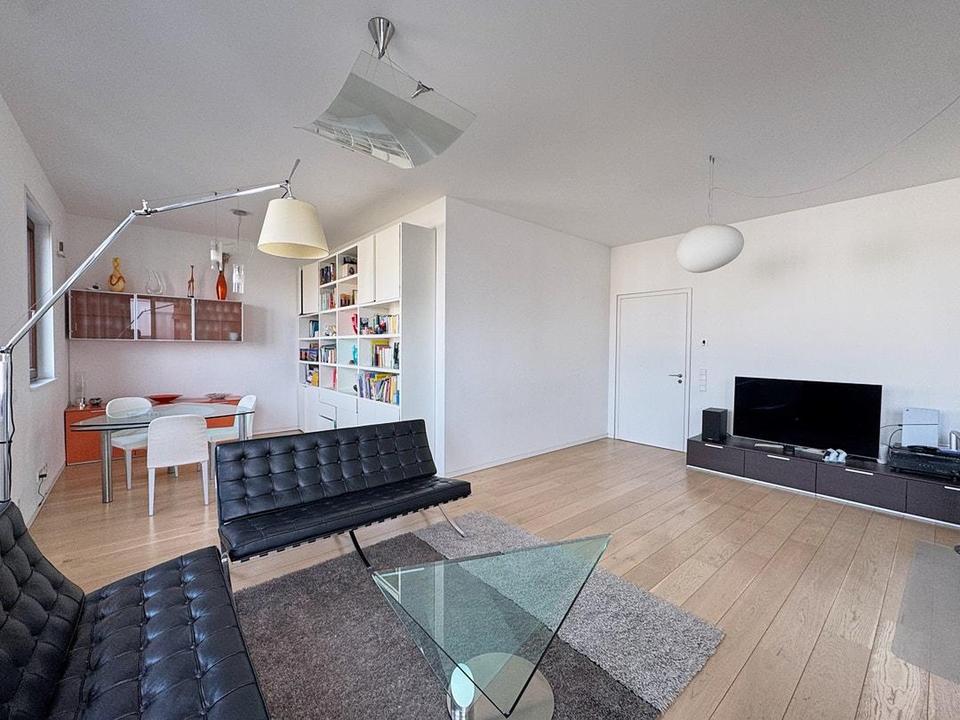 Skyline-Logenplatz & Lichtflut über dem Ostend: Design-Penthouse mit 3m Deckenhöhe – Bild 3