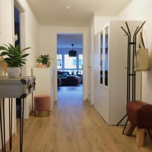 Stylisches Wohnen: helle 3,5-Zimmer Wohnung mit TG-Stellplatz und Balkon