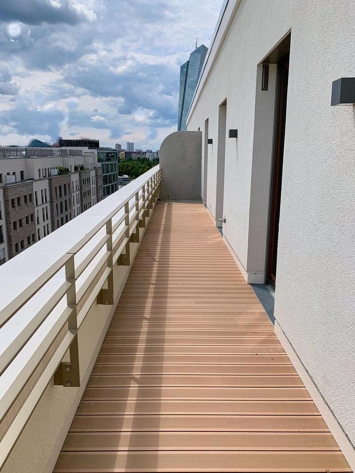 Skyline-Logenplatz & Lichtflut über dem Ostend: Design-Penthouse mit 3m Deckenhöhe