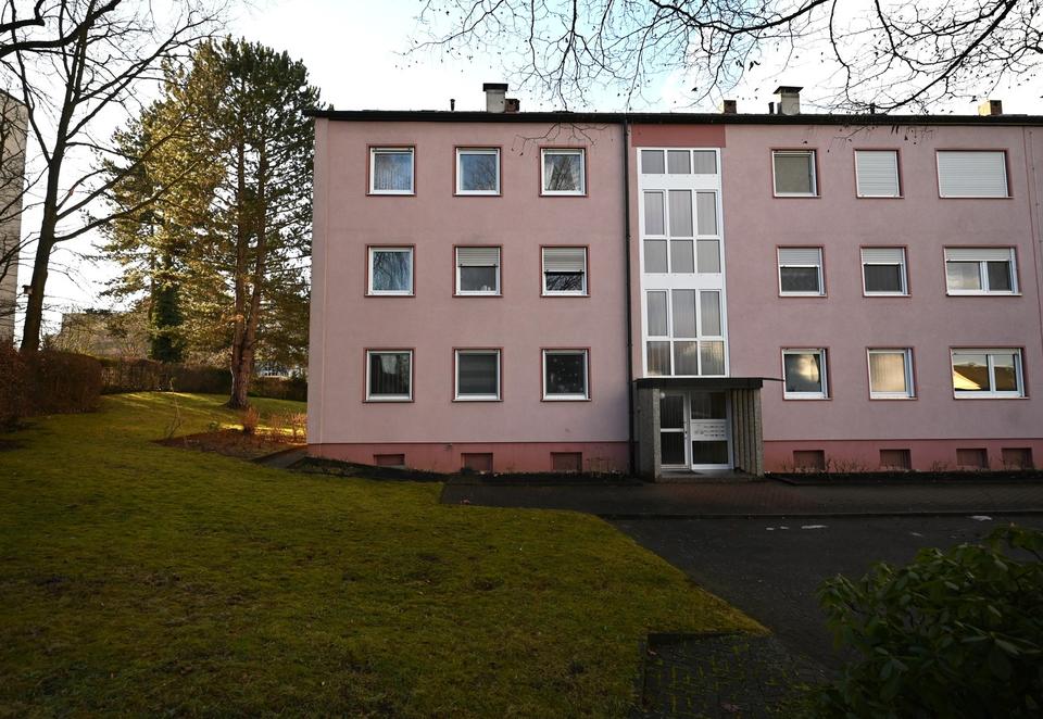 Sehr schöne, modernisierte 3-ZW mit Loggia und Stellplatz nähe Fürther Klinikum