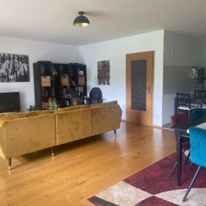 Attraktive 4-Zimmer-Wohnung mit EBK, Wintergarten und Gartenbenutzung