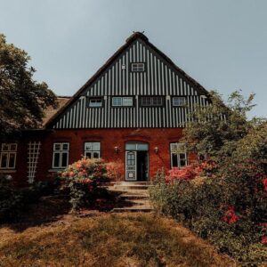 Märchenhaftes reetgedecktes Landhaus mit 8.800 m² Grundstück – Leben wie in Bullerbü, nahe Elmshorn