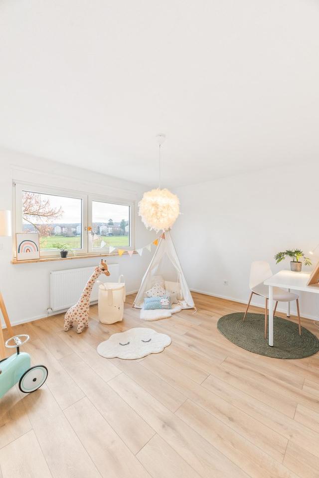 Bezugsfreie 3-Zimmer-Wohnung mit Balkon, Aufzug & Stellplatz – ruhiger Blick ins Grüne – Bild 5